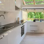 3 Bedroom Awesome In 아파트 알링에