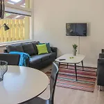 3 Bedroom Awesome In 아파트