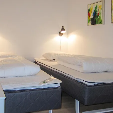 3 Bedroom Awesome In Apartment